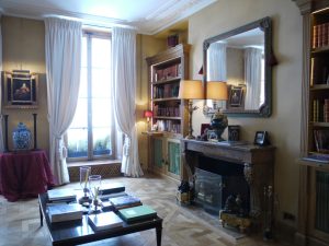 DECOR-PEINT-Patine-nuagée-sur-les-murs-et-imitation-bois-sur-les-huisseries