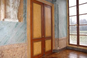 FAUX BOIS : DANS LE SALON DE RÉCEPTION D’UN CHÂTEAU CLASSÉ DE LA RENAISSANCE FRANÇAISE