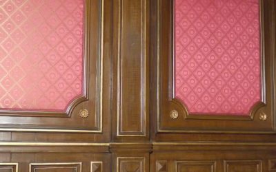 Restauration de décor endommagé imitation bois