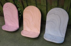 FAUX MARBRE : réalisation d'Onyx fantaisie de 3 tons assortis sur des consoles présentoirs d'horloges