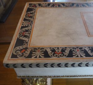 restauration d'une console néoclassique, détail