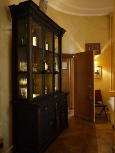 Relooking d'un buffet, noir d'ébène et dorures