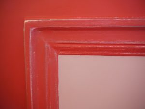 DECORS PEINT : Conseils de tons pour un appartement contemporain. Avec effets argentés sur les moulures. Detail.