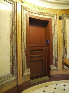 Restauration du faux bois et des stucs marbre