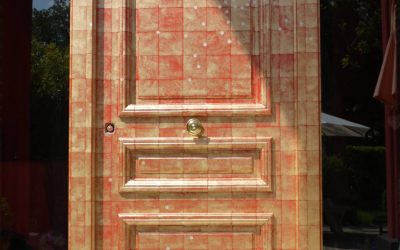 IMITATION DE FEUILLES D’OR SUR FOND ROUGE