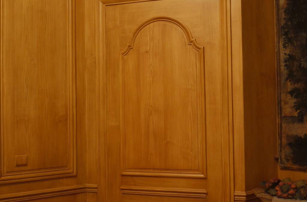 BOISERIE EN PITCH PIN DANS UNE SALLE A MANGER