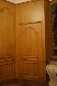 Faux bois en trompe l'oeil sur des boiseries