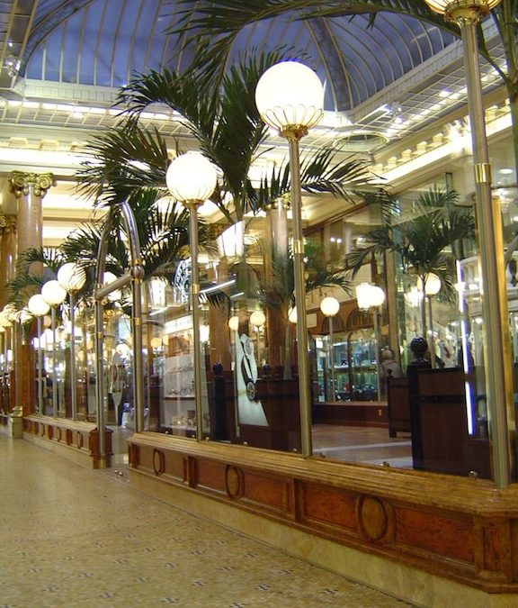 RESTAURATION de décors aux Champs Elysées