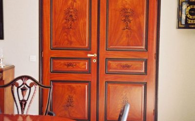 FAUX BOIS : PORTE EN ACAJOU FLAMME