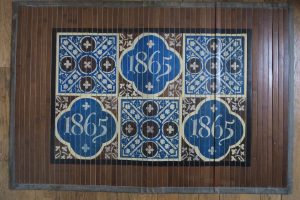 Décor peint de carrelages anciens sur tapis