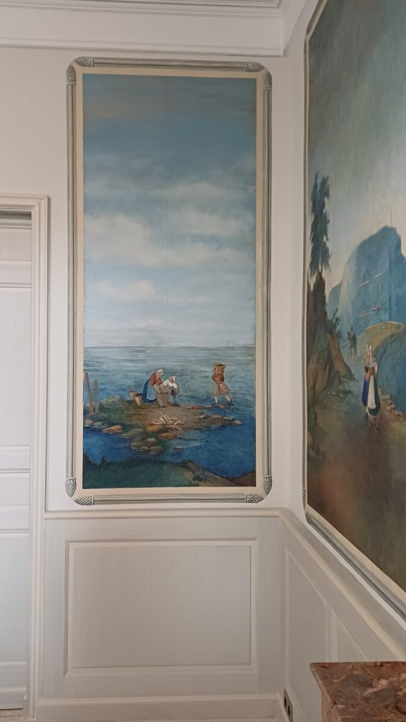 Décor peint d'une salle à manger provençale